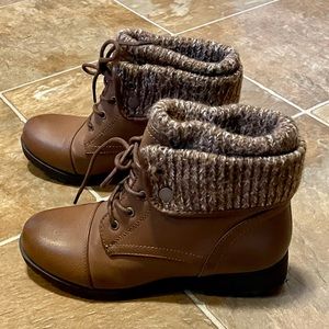 🔥MAKE OFFER🔥Jessica cline Brown Leather Booties🔥Never worn!